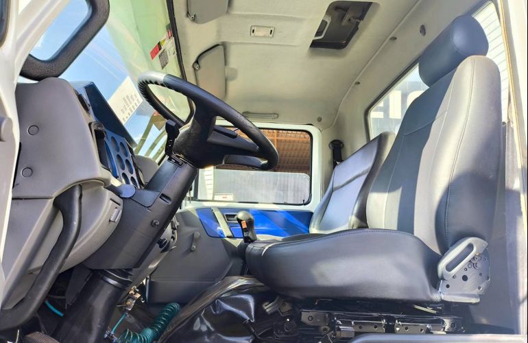 Volkswagen 13.180 e Worker - Foto #4