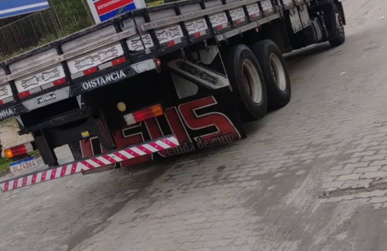 Ford Cargo 2423 - Foto #3