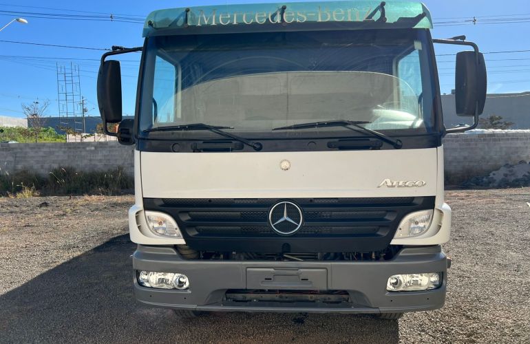 Mercedes-Benz Atego 2426 (6X2) - Foto #9