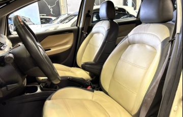 Fiat Punto 1.6 Essence 16v - Foto #10