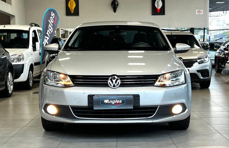 Volkswagen Jetta 2.0 TSi Highline 211cv - Foto #2