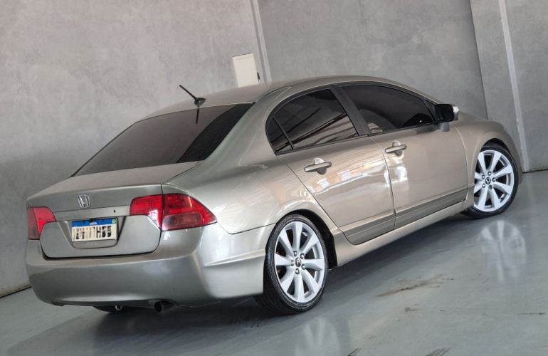 Honda Civic Sedan LXS 1.8 - Foto #4