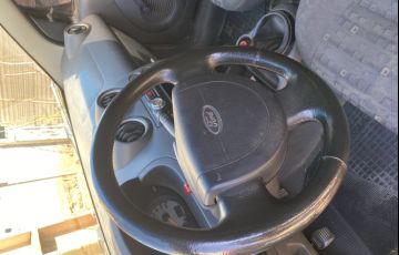 Ford Fiesta Hatch Personnalité 1.0 8V - Foto #1