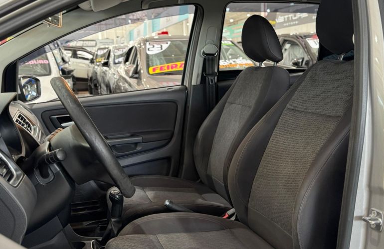 Volkswagen Fox 1.6 Mi 8v - Foto #6