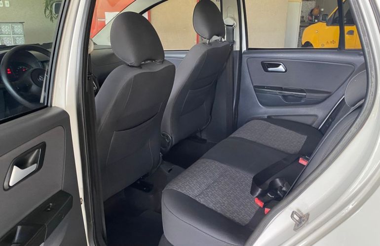 Volkswagen Fox 1.0 Mi 8v - Foto #8