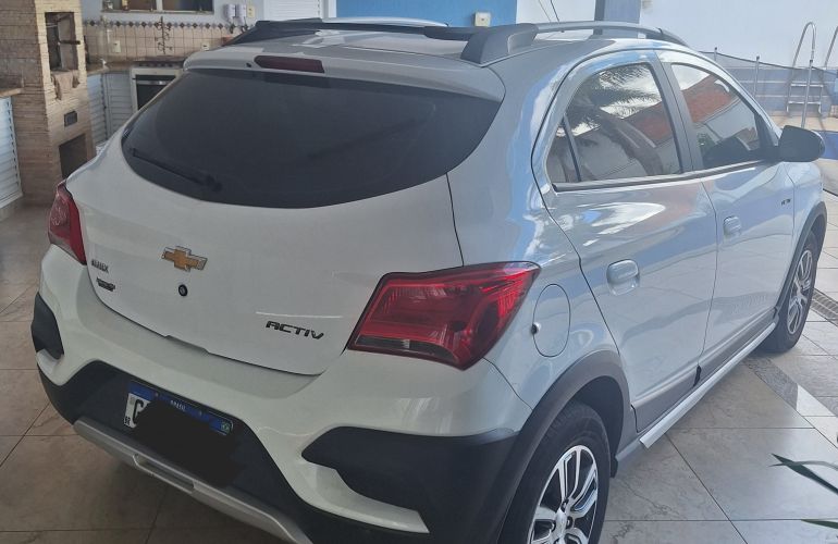 Chevrolet Onix 1.4 Activ SPE/4 (Aut) - Foto #2