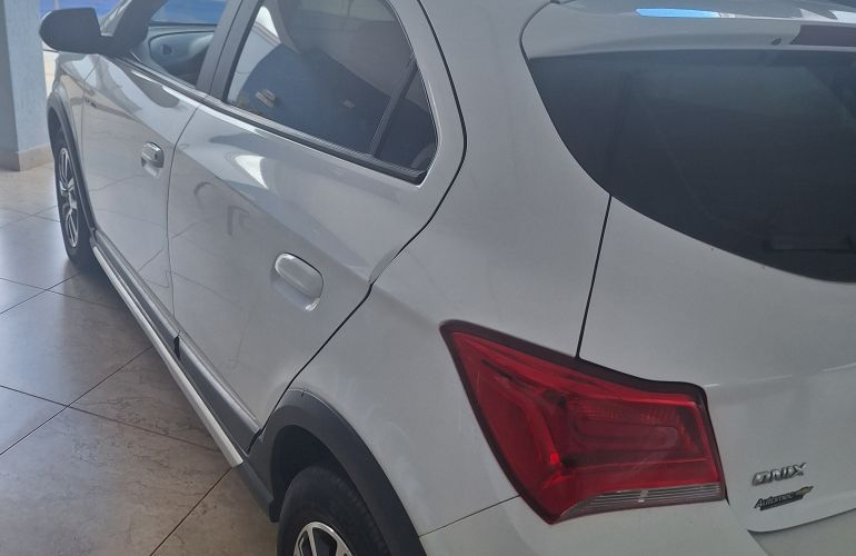 Chevrolet Onix 1.4 Activ SPE/4 (Aut) - Foto #3