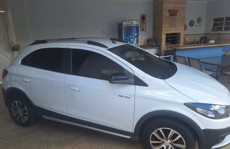 Chevrolet Onix 1.4 Activ SPE/4 (Aut) - Foto #5