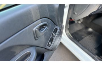 Renault Clio 1.0 16V (flex) 2p - Foto #10