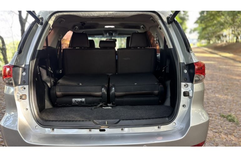 Toyota SW4 2.8 TDI SRX 7L 4x4 - Foto #5