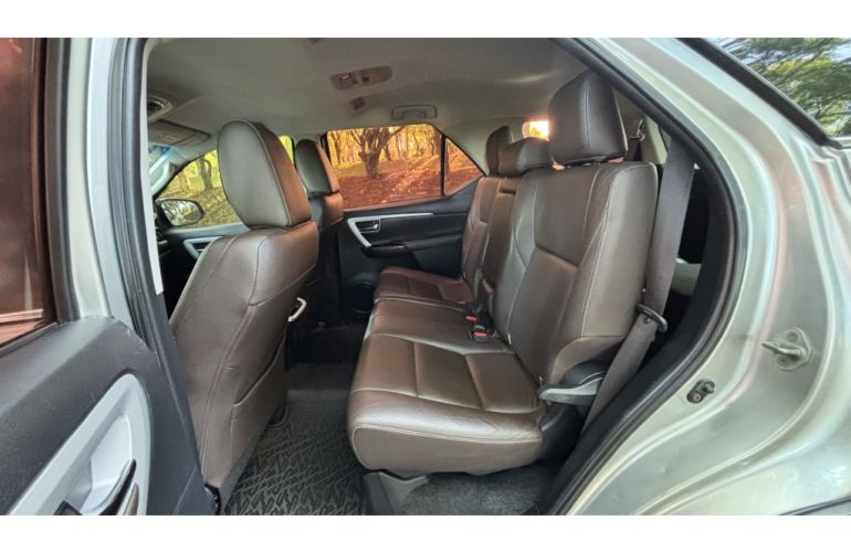 Toyota SW4 2.8 TDI SRX 7L 4x4 - Foto #6