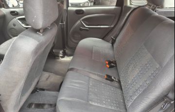 Ford Fiesta Hatch Personnalité 1.0 8V - Foto #2