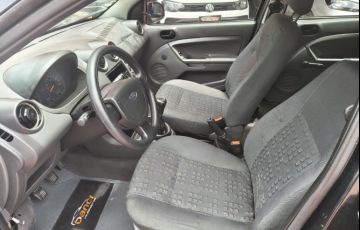 Ford Fiesta Hatch Personnalité 1.0 8V - Foto #4
