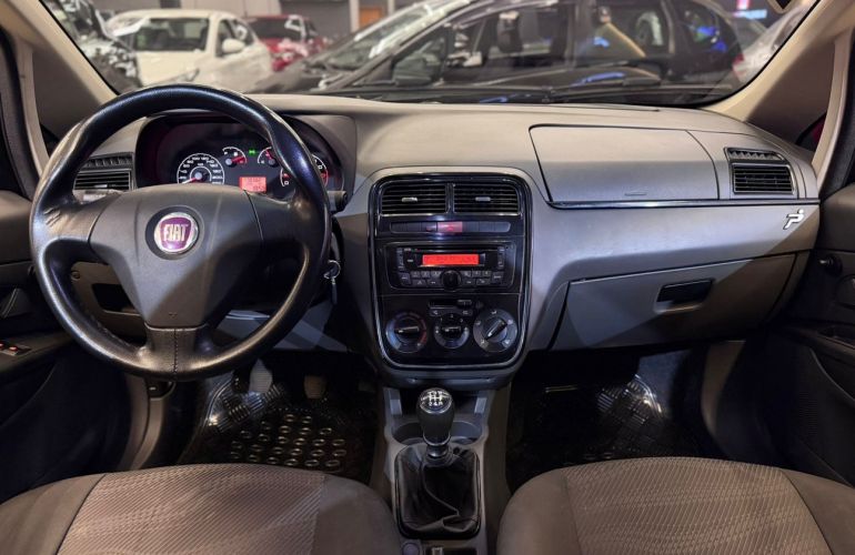 Fiat Punto 1.4 Attractive 8v - Foto #8