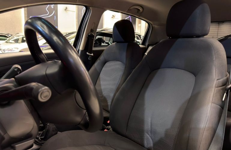 Fiat Punto 1.4 Attractive 8v - Foto #10
