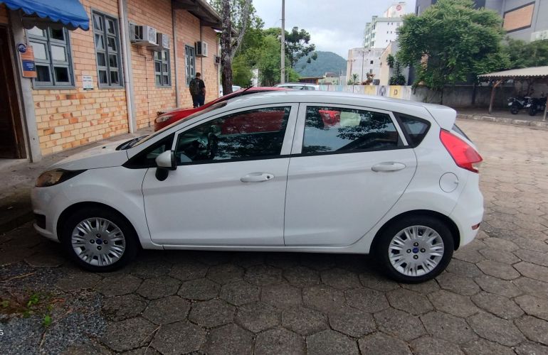 Ford Fiesta 1.6 SE (Aut) - Foto #5
