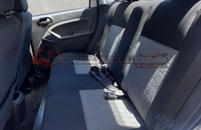 Ford Fiesta 1.0 Rocam S Sedan 8v - Foto #8
