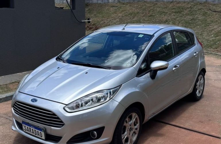 Ford Fiesta 1.5 SE Hatch 16v - Foto #2