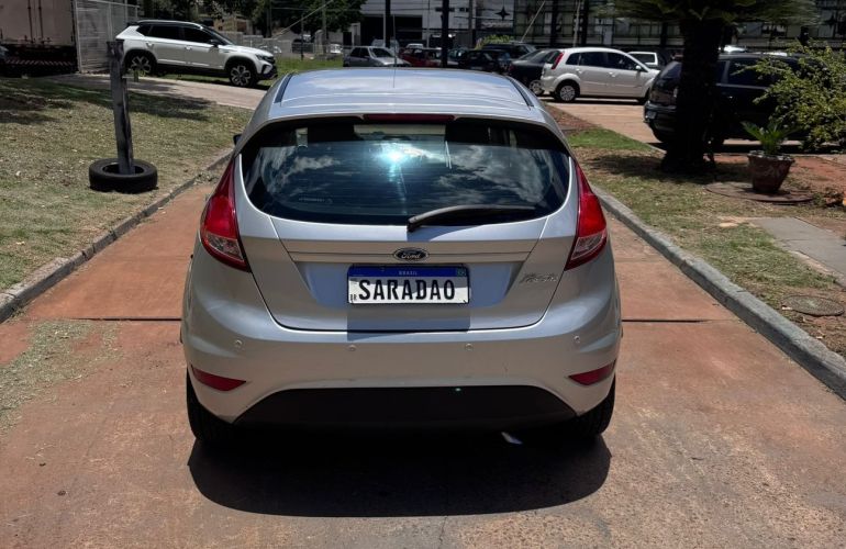 Ford Fiesta 1.5 SE Hatch 16v - Foto #6