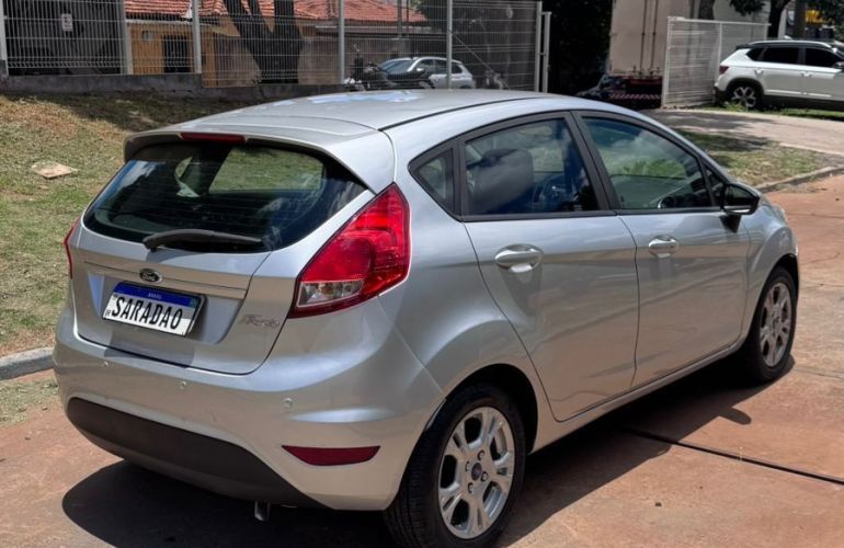 Ford Fiesta 1.5 SE Hatch 16v - Foto #8