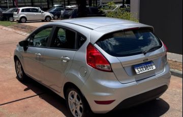 Ford Fiesta 1.5 SE Hatch 16v - Foto #9