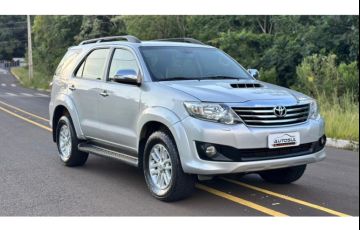 Toyota Hilux SW4 3.0 TDI 4x4 SRV 7L - Foto #1