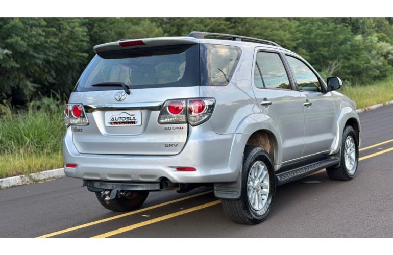 Toyota Hilux SW4 3.0 TDI 4x4 SRV 7L - Foto #2