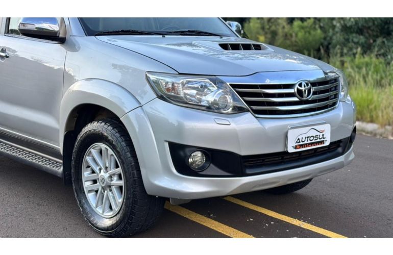 Toyota Hilux SW4 3.0 TDI 4x4 SRV 7L - Foto #3