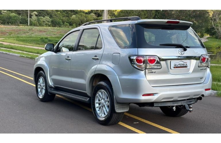 Toyota Hilux SW4 3.0 TDI 4x4 SRV 7L - Foto #4