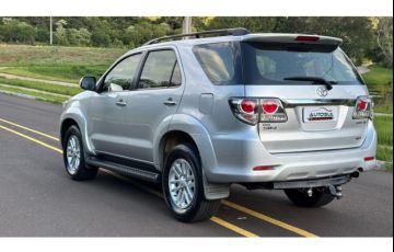 Toyota Hilux SW4 3.0 TDI 4x4 SRV 7L - Foto #4
