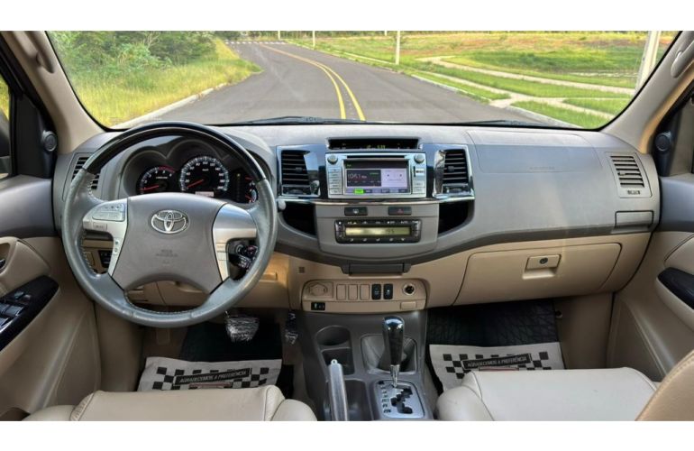 Toyota Hilux SW4 3.0 TDI 4x4 SRV 7L - Foto #7
