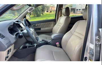 Toyota Hilux SW4 3.0 TDI 4x4 SRV 7L - Foto #8