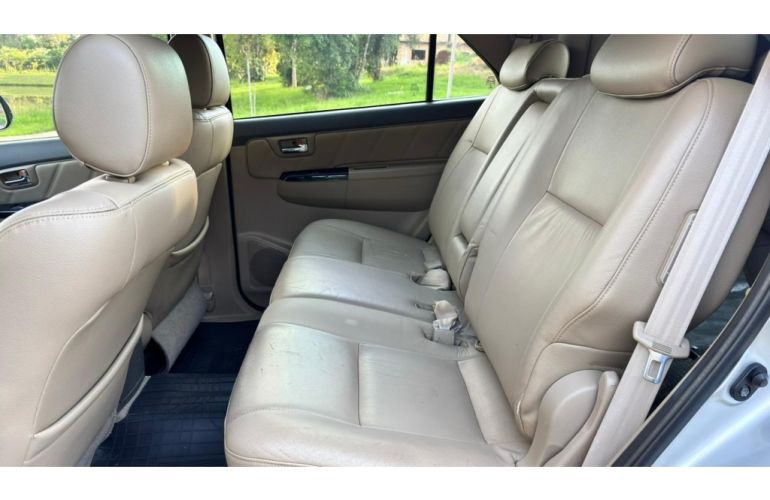 Toyota Hilux SW4 3.0 TDI 4x4 SRV 7L - Foto #9