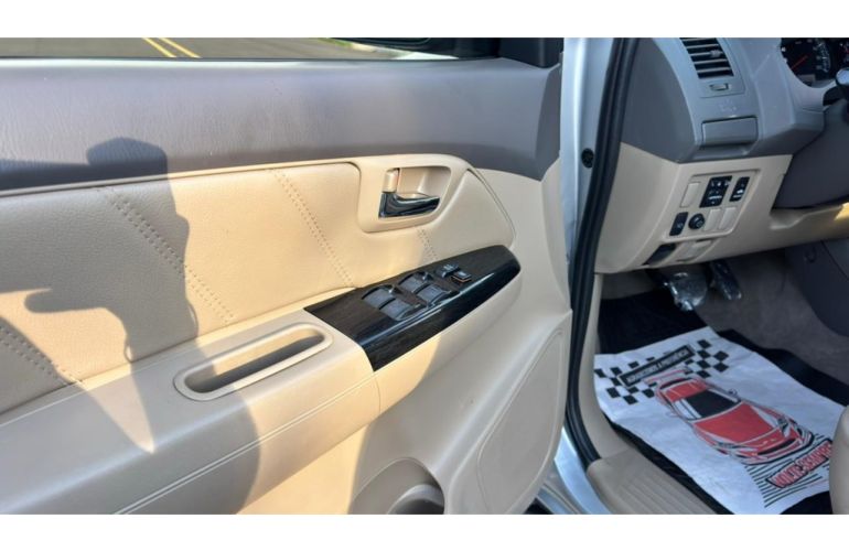 Toyota Hilux SW4 3.0 TDI 4x4 SRV 7L - Foto #10