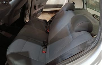 Volkswagen Fox 1.0 8V (Flex) 4p - Foto #4