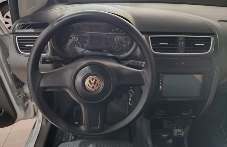 Volkswagen Fox 1.0 8V (Flex) 4p - Foto #5