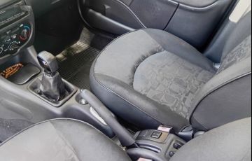 Peugeot 207 Hatch XR S 1.4 8V (flex) - Foto #2