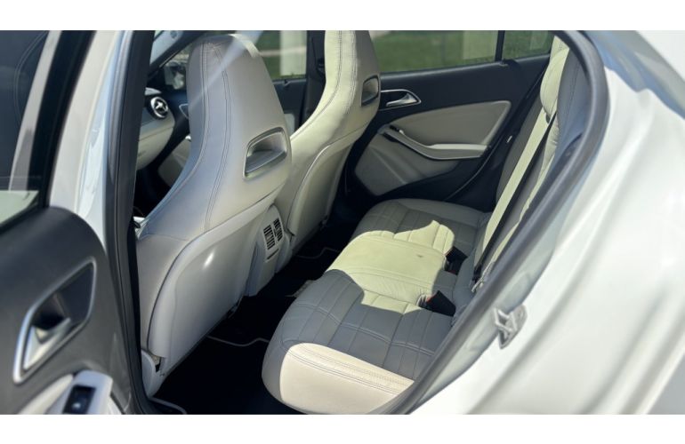 Mercedes-Benz GLA 200 Advance - Foto #10