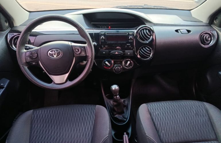 Toyota Etios Sedan XS 1.5 (Flex) - Foto #3