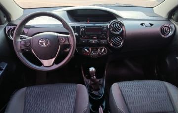 Toyota Etios Sedan XS 1.5 (Flex) - Foto #3