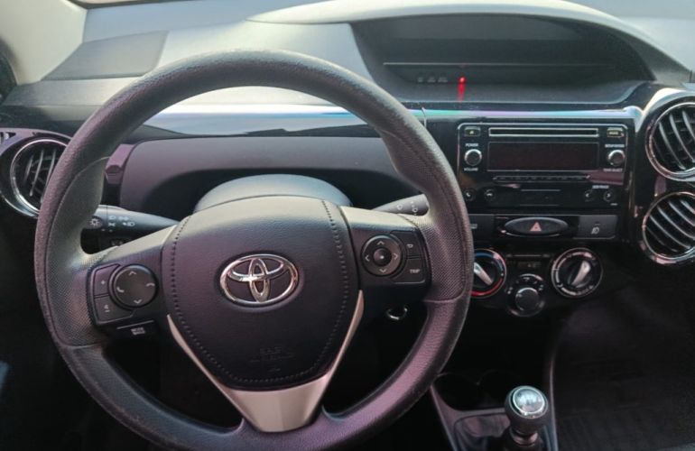 Toyota Etios Sedan XS 1.5 (Flex) - Foto #4