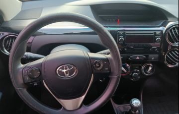 Toyota Etios Sedan XS 1.5 (Flex) - Foto #4