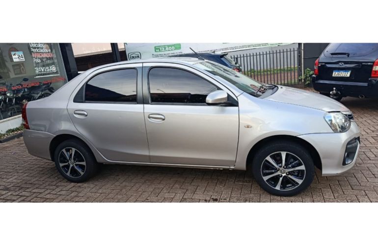Toyota Etios Sedan XS 1.5 (Flex) - Foto #9