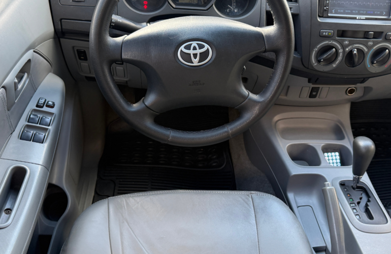 Toyota Hilux 2.7 Flex 4x2 CD SR (Aut) - Foto #6