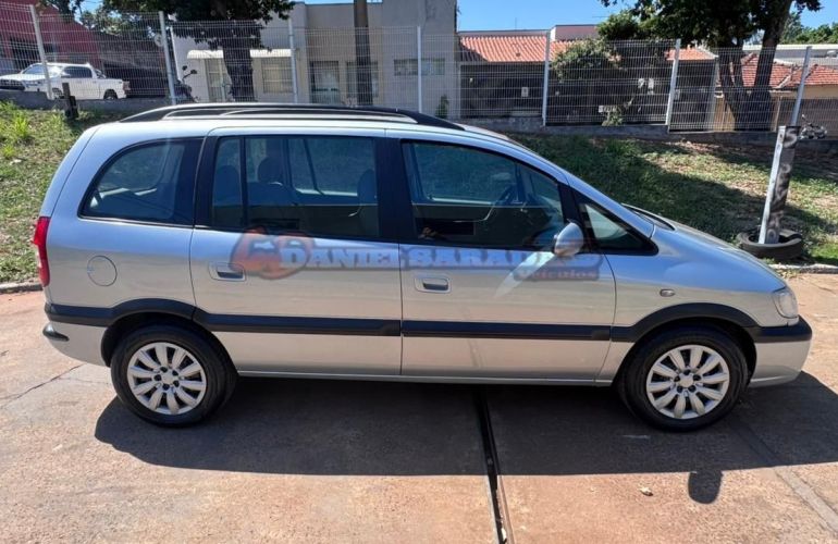 Chevrolet Zafira 2.0 MPFi Comfort 8v - Foto #2