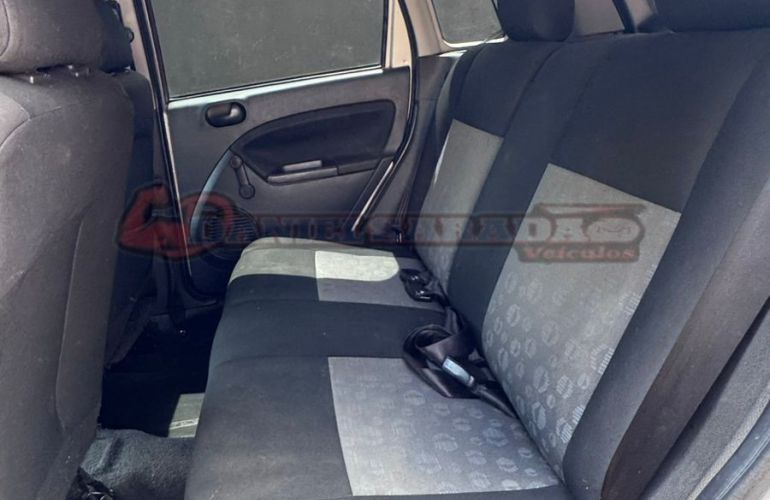 Ford Fiesta 1.0 MPi Hatch 8v - Foto #9