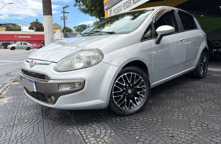 Fiat Punto 1.6 Essence 16v - Foto #2