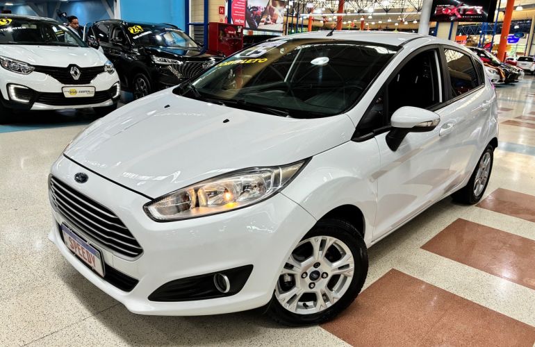 Ford Fiesta 1.5 SE Hatch 16v - Foto #4