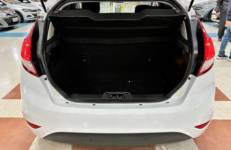 Ford Fiesta 1.5 SE Hatch 16v - Foto #8