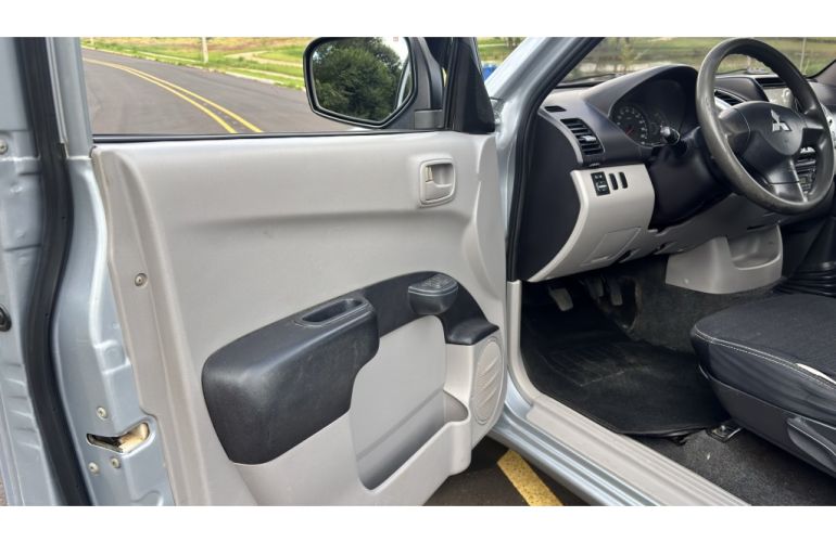 Mitsubishi L200 Triton 3.2 Di-D 4x4 GLX - Foto #8